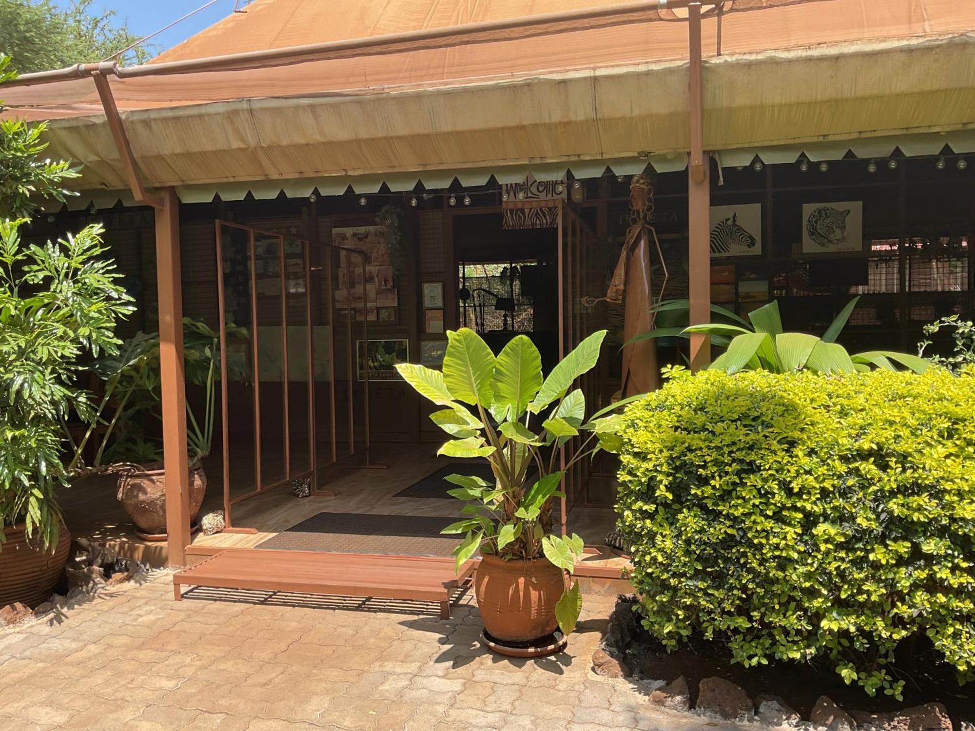 Ikweta Safari Camp Hotel Maua Ngoại thất bức ảnh