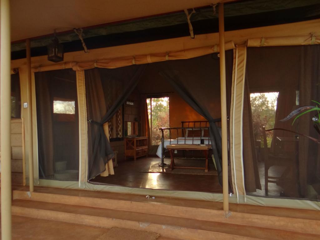 Ikweta Safari Camp Hotel Maua Ngoại thất bức ảnh